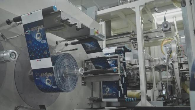 婴界茅台坐上世界的牌桌j9九游会入口中国母(图15)