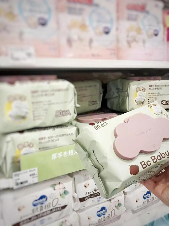 婴界茅台坐上世界的牌桌j9九游会入口中国母(图6)